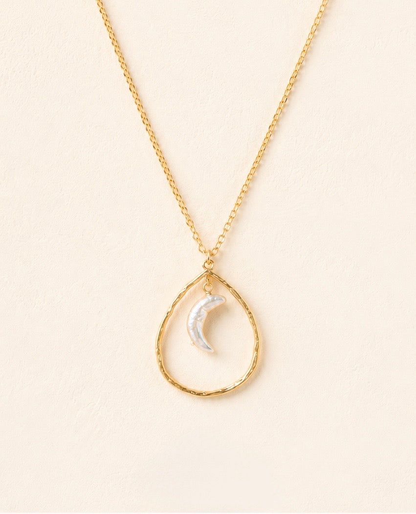 Lluna Pearl Necklace