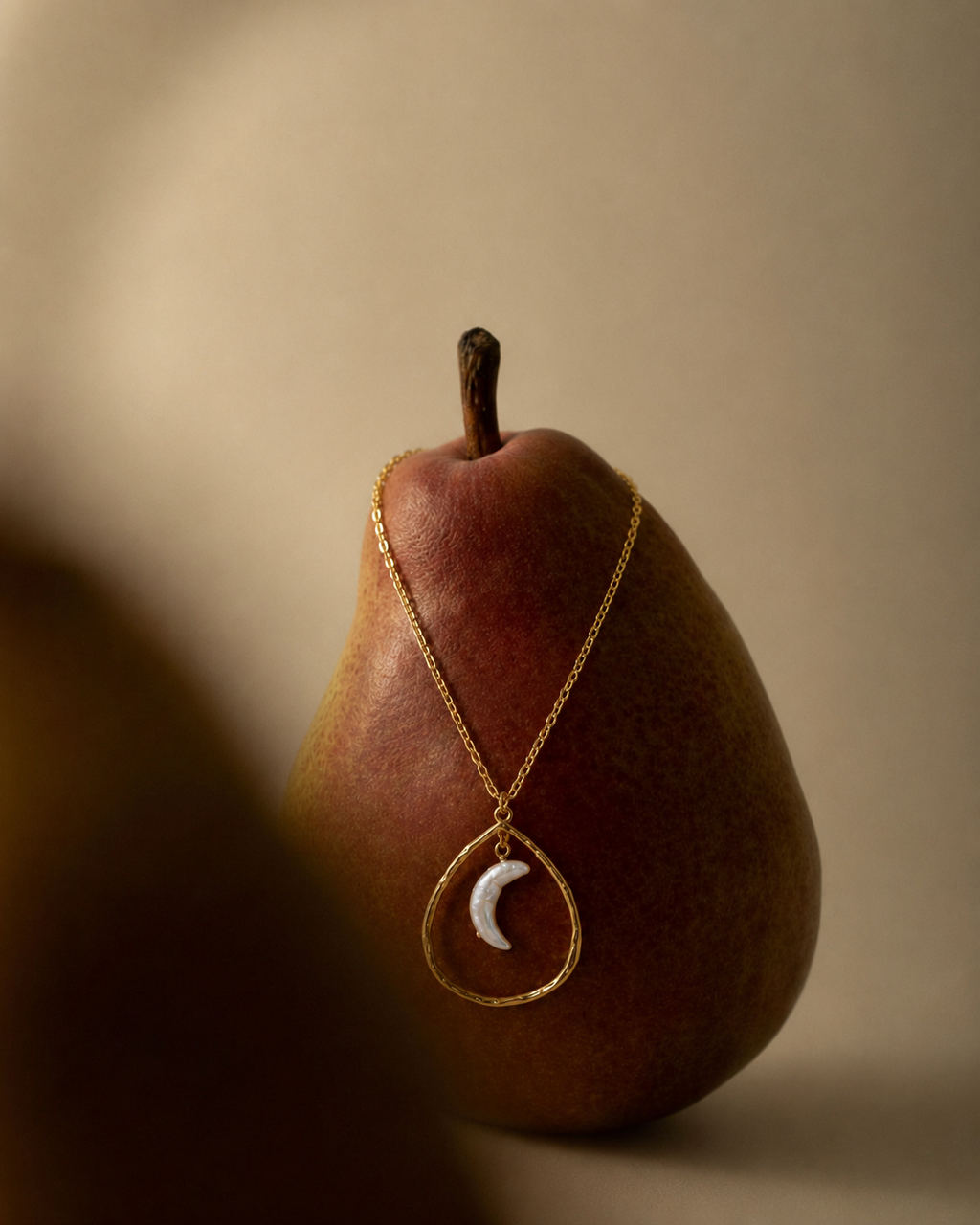 Lluna Pearl Necklace