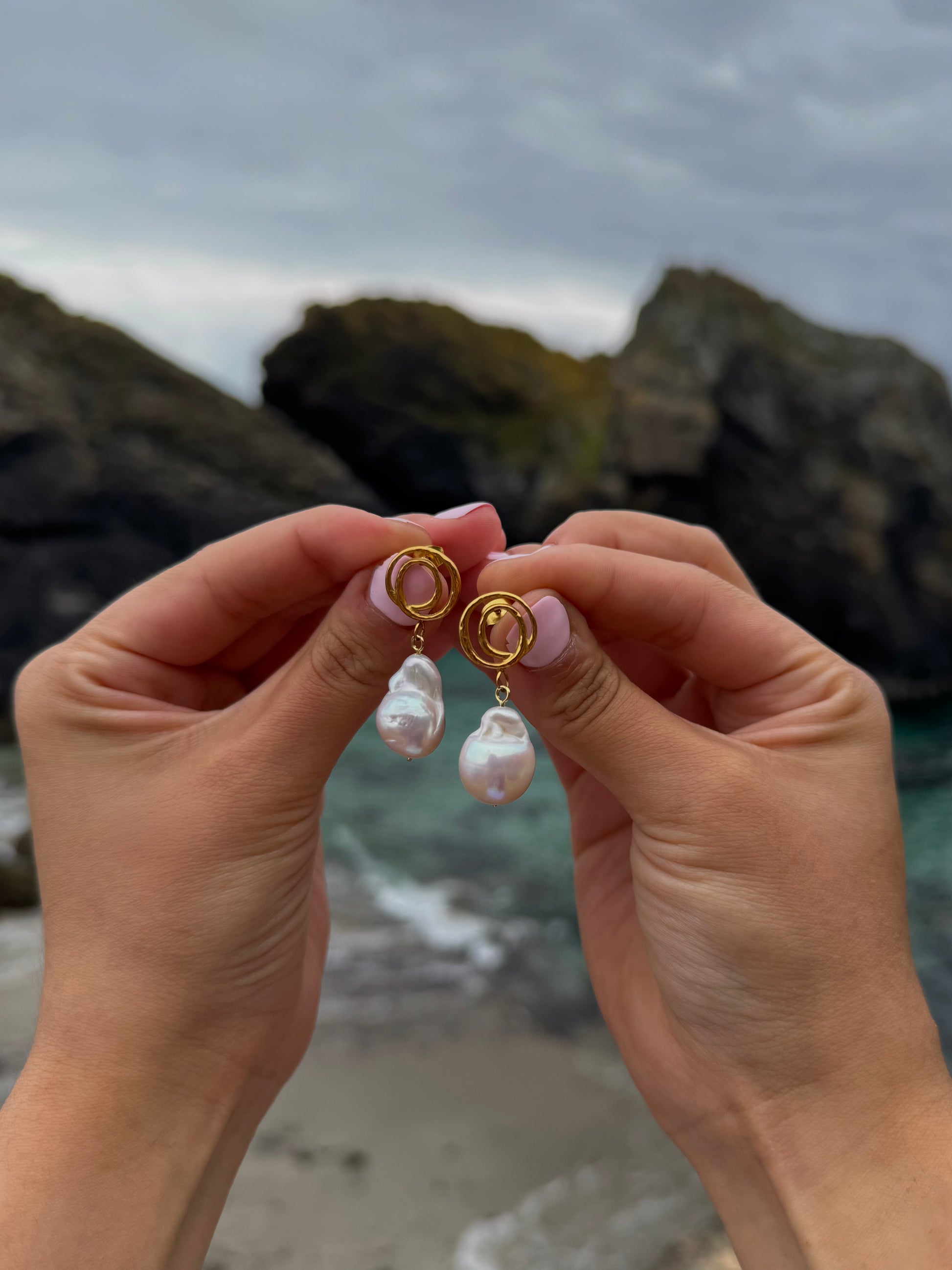 Éclat d’Eau Pearl Hoops