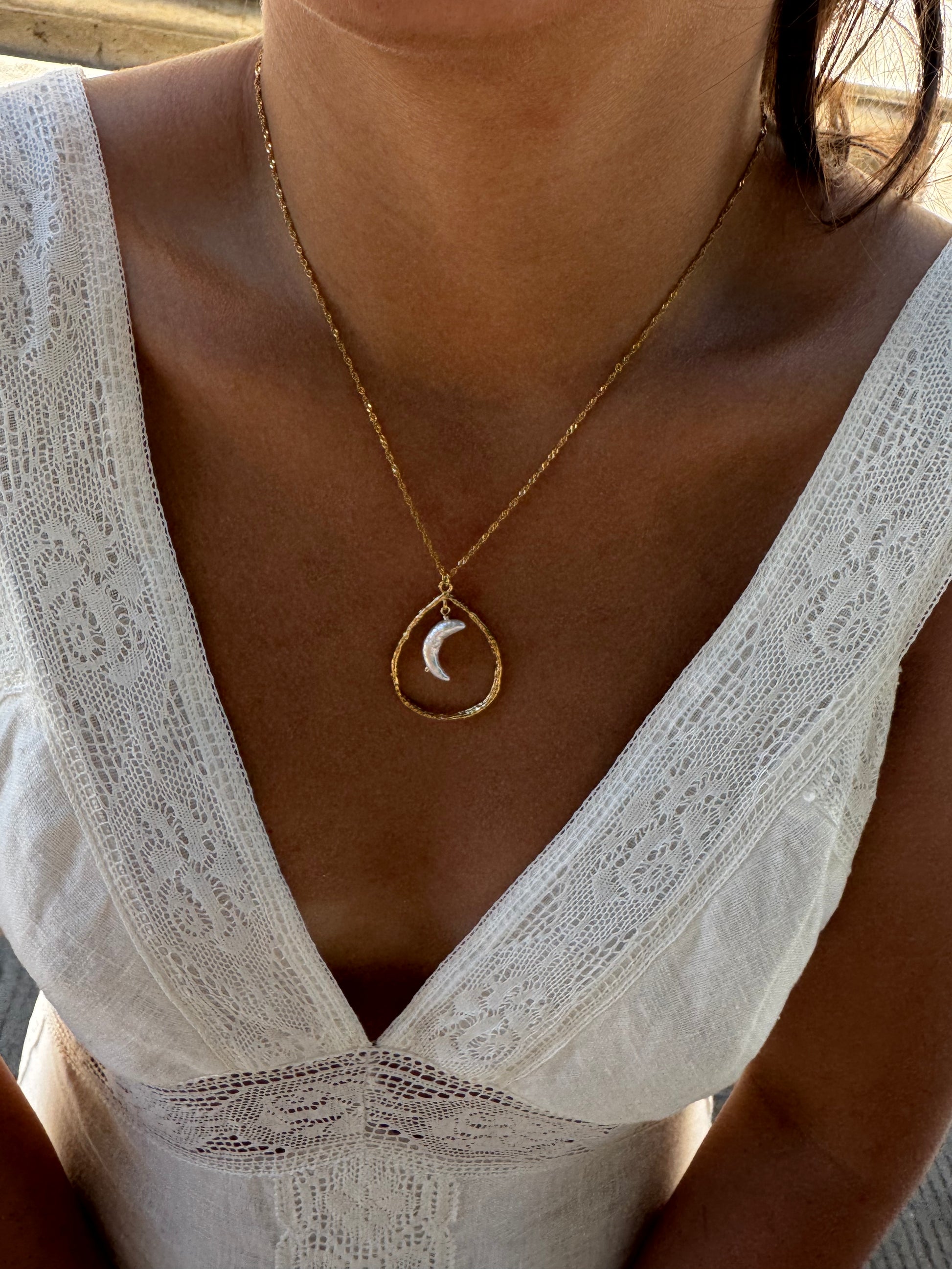 Lluna Pearl Necklace
